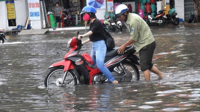 xe-may-bi-ngap-nuoc-chet-may